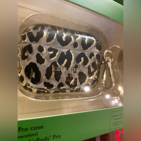 NWT! Kate Spade carrying case for AirPods Pro - Picture 8 of 10